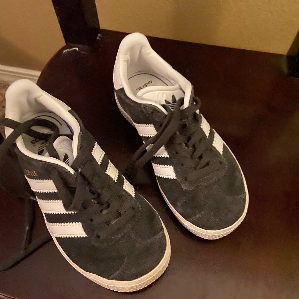 Adidas boys tennis shoes.